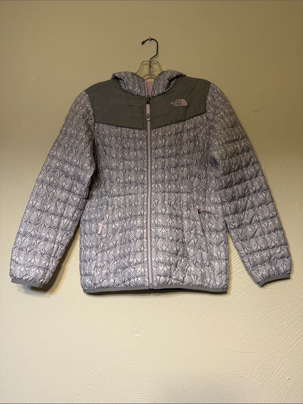 The North Face Reversible Thermoball Hooded Jacket Gray & Pink Size 14/16/Large